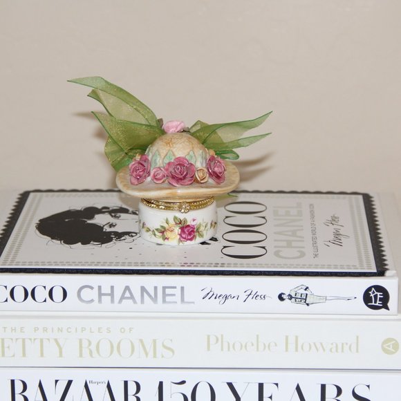 Royal Albert Porcelain Hat 24kt Gold Trinket Box - Picture 2 of 13